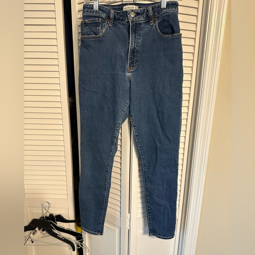 Abercrombie and Fitch super skinny ankle high-rise R 30